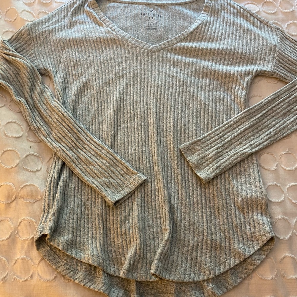 American eagle v neck sweater